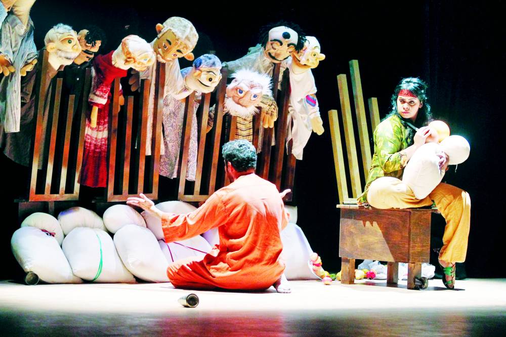 مشهد من مسرحية «نهارات علول»