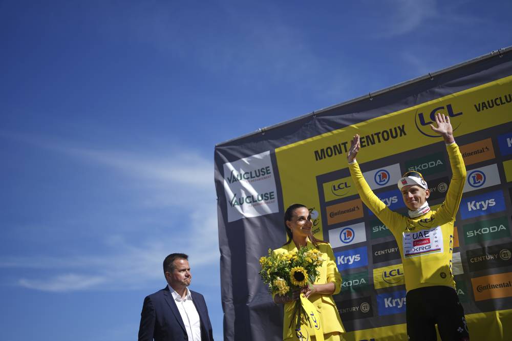 بوغاتشار يحتفل بتعزيز الصدارة