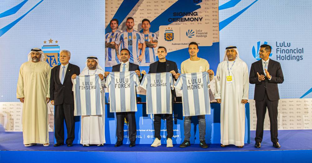 سكالوني وحضور المؤتمر الصحفي لإعلان الشراكة( تصوير: كمال قاسم)