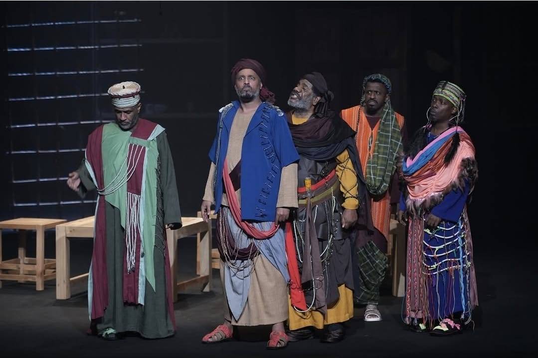 مشهد من مسرحية «عرج السواحل»