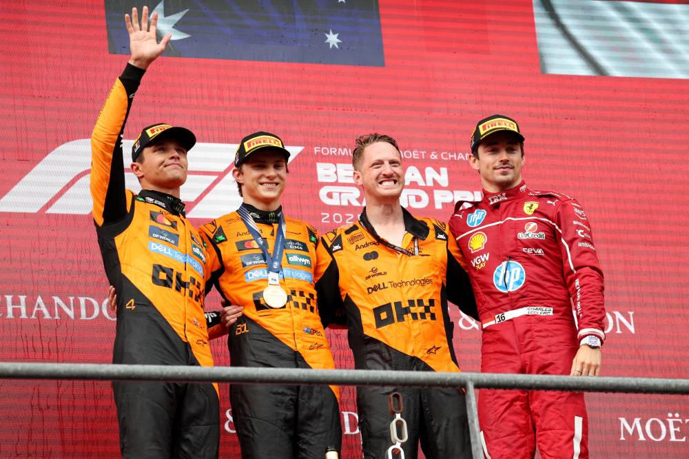 أوسكار بياستري  على منصة التتويج