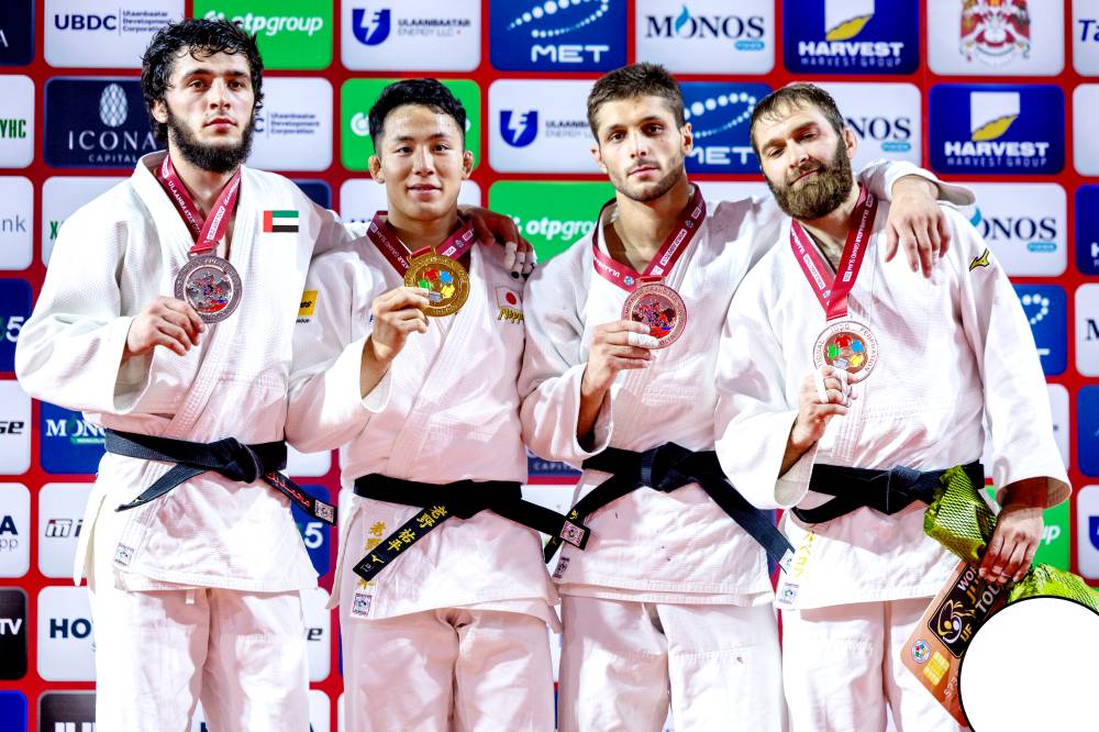 عمر جاد يحمل الفضية على منصة التتويج