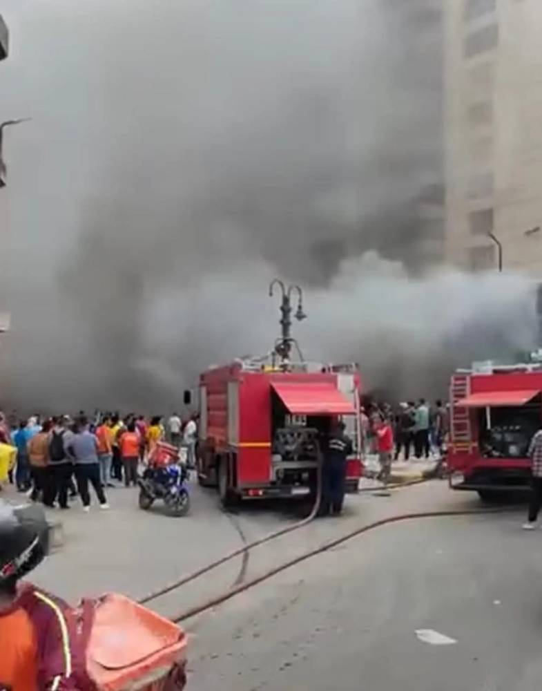 حريق ضخم يلتهم مطعماً شهيراً في الإسكندرية