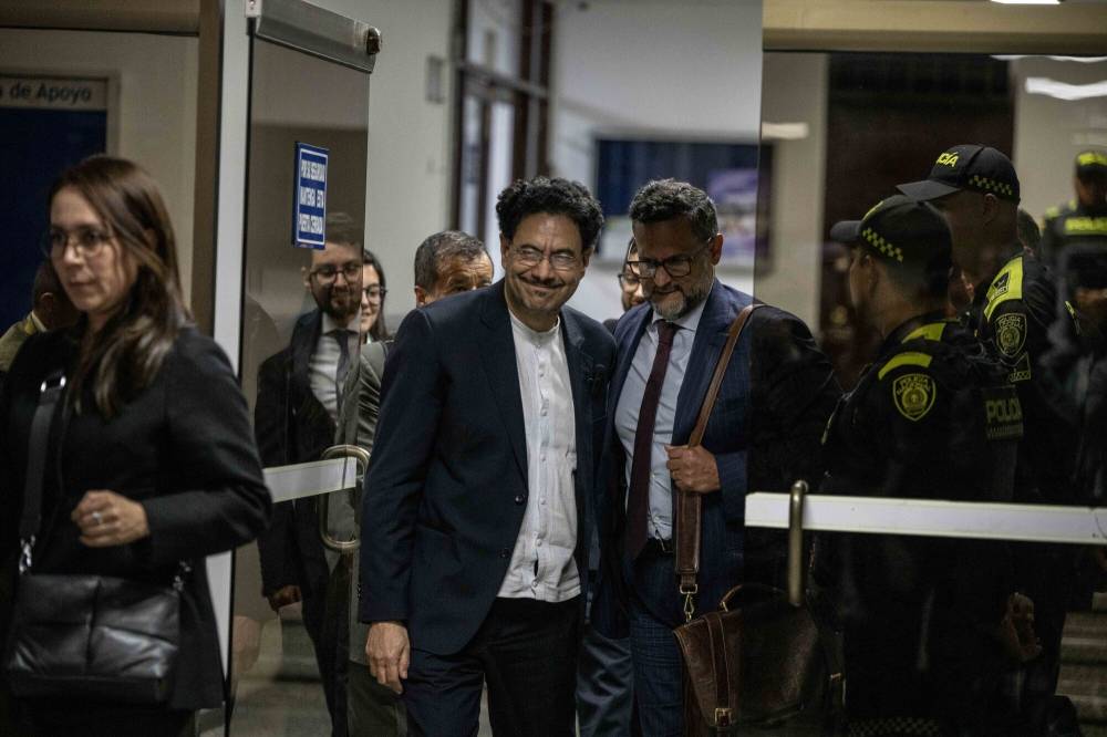 كولومبيا تدين رئيسها الأسبق ألفارو أوريبي بجرم التأثير في شهود