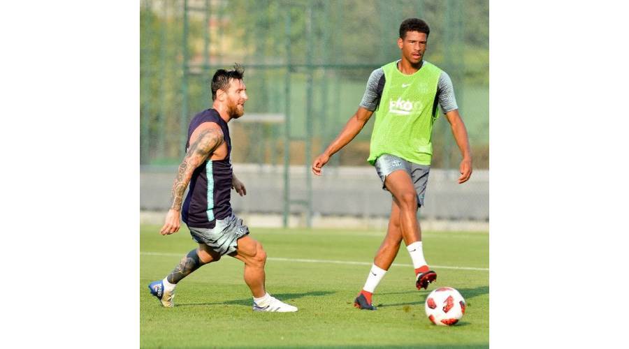 ماكغوان في التمرينات مع ميسي