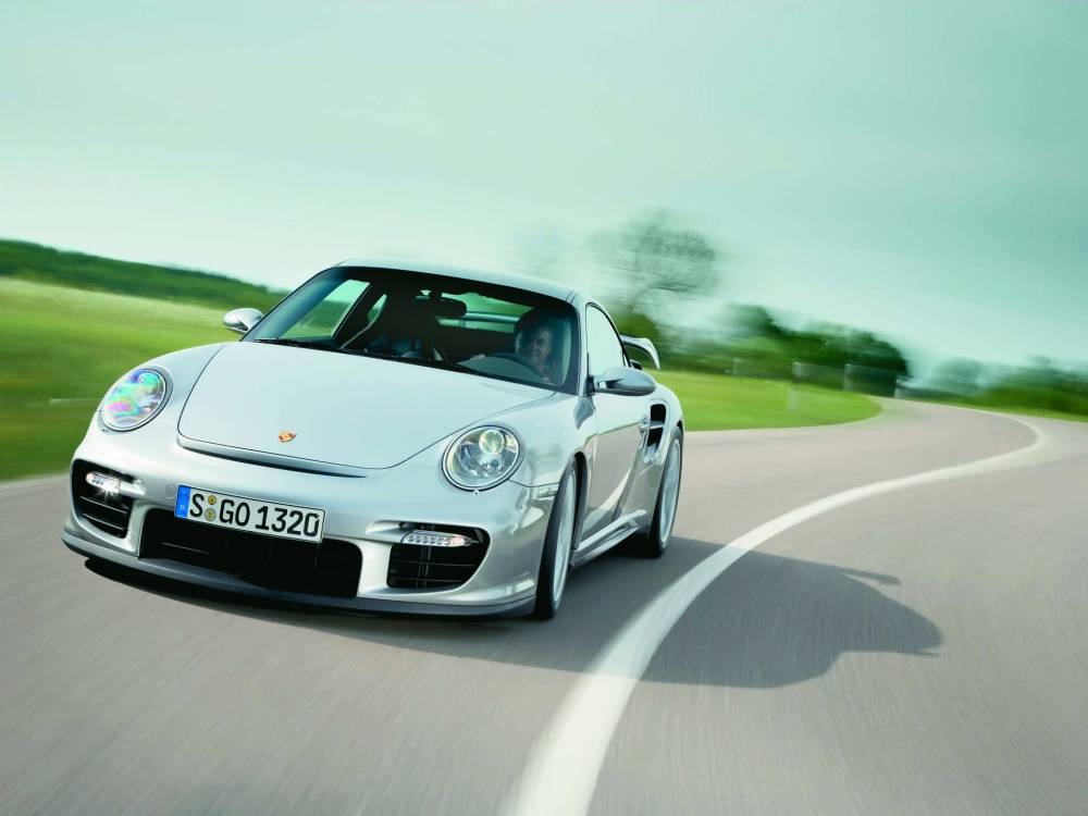 «بورشه» و«مرسيدس» تخفضان توقعات نتائجهما بفعل الرسوم الجمركية