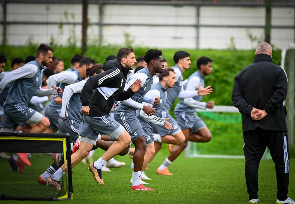 جانب من تدريبات منتخب الإمارات