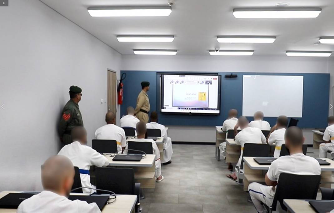 شرطة دبي تُعزز الصحة النفسية والتفكير الإيجابي لنُزلاء المؤسسات العقابية والإصلاحية.jpg