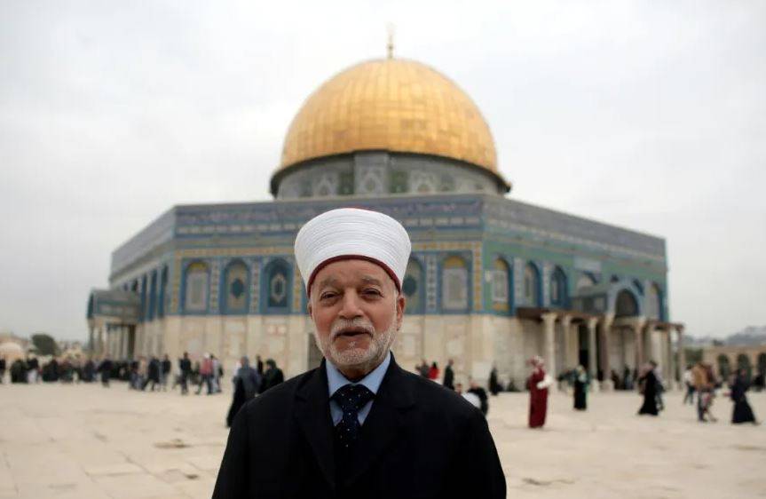 لانتقاده «التجويع».. إسرائيل تبعد مفتي القدس 6 أشهر عن الأقصى