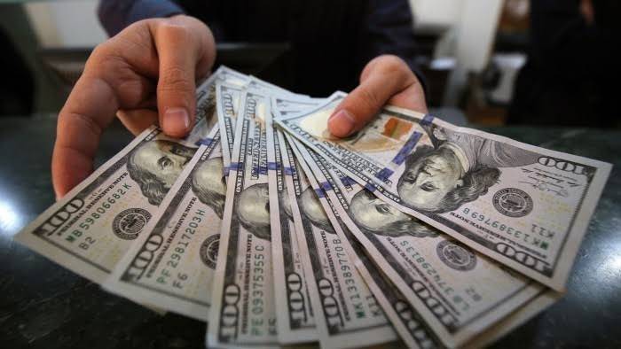 الدولار يواصل التراجع متأثراً بمخاوف الاقتصاد الأمريكي