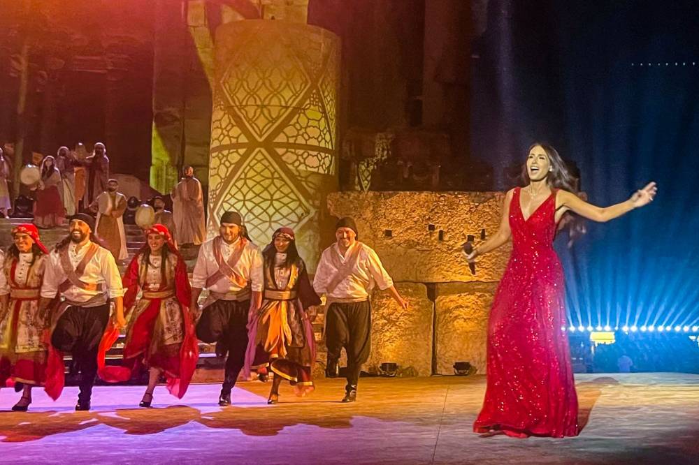 هبة طوجي خلال الحفل (أ.ف.ب)