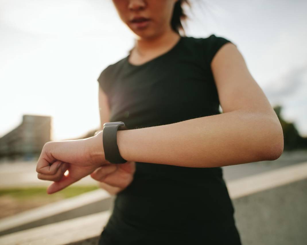 دراسة هولندية: الساعات الذكية لا تميز بين التوتر والفرح