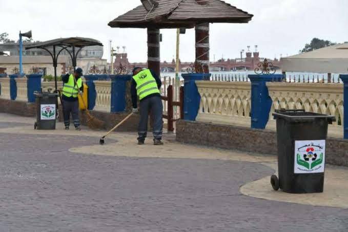 مصر توقف عمل عمال النظافة وقت الذروة بعد حادث وفاة مأساوي تحت الشمس
