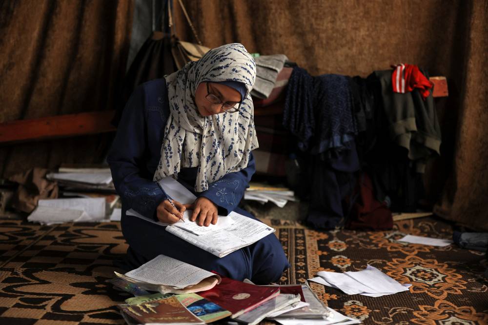 الجوع والحرب يبددان طموح طلاب غزة في مستقبل واعد
