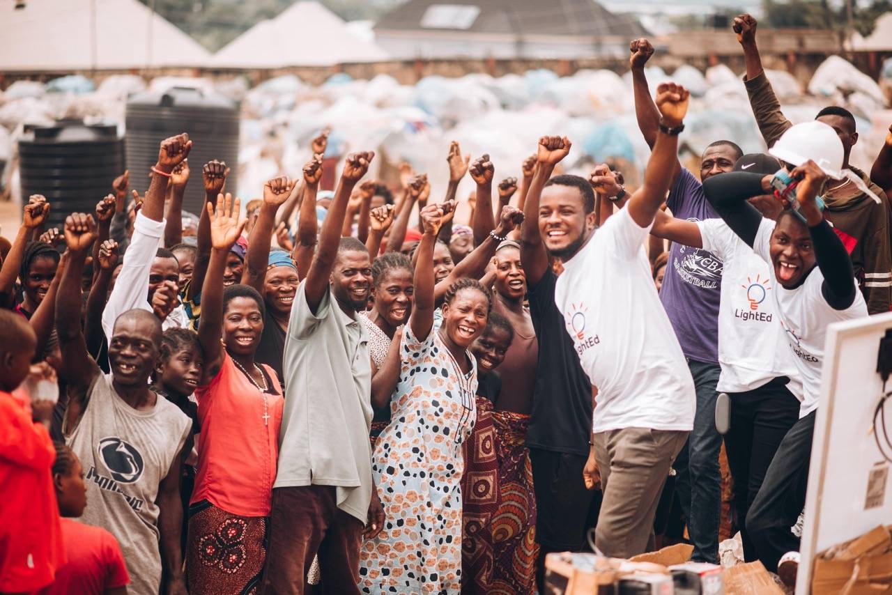  عددمن المستفيدين من برامج مؤسسة القلب الكبير