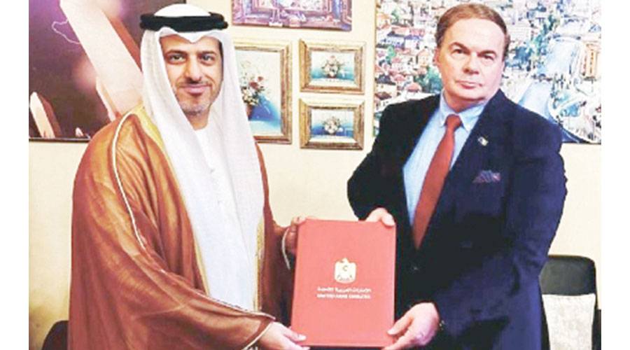 قنصلنا بالبوسنة والهرسك يقدِّم البراءة لوزارة الخارجية