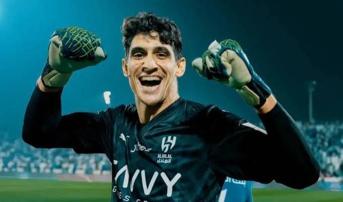 ياسين بونو يتصدر المرشحين لجائزة أفضل حارس في العالم 2025