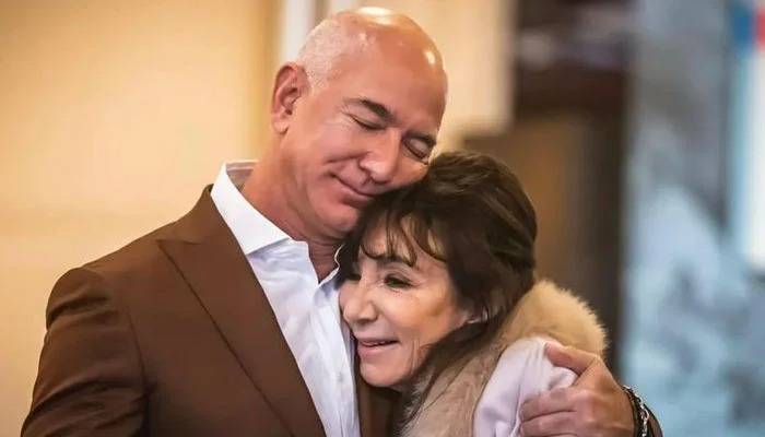 وفاة والدة جيف بيزوس عن 78 عاماً بعد صراع مرير مع الخرف