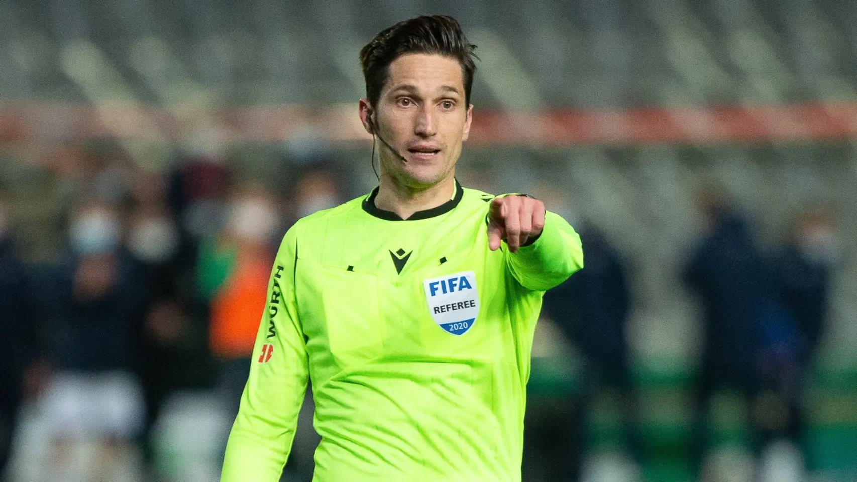 الحكم المزعج لريال مدريد يقود مواجهة برشلونة ومايوركا