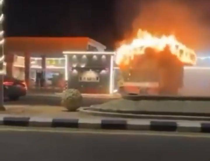 شاب سعودي يمنع كارثة وينقذ العشرات من موت محقق بمحطة وقود في الرياض