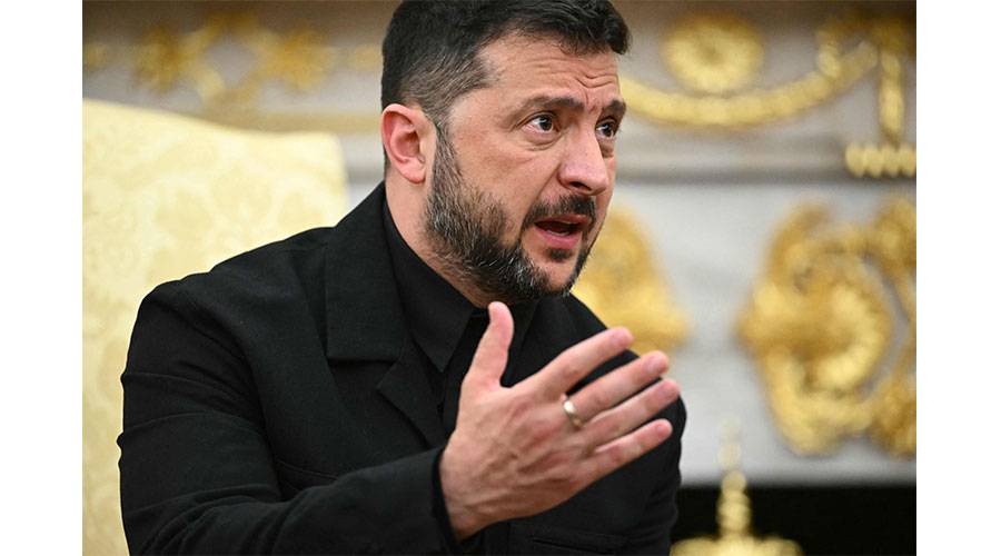 «بتعليق محرج».. زيلينسكي ينتقم من «صحفي البدلة»