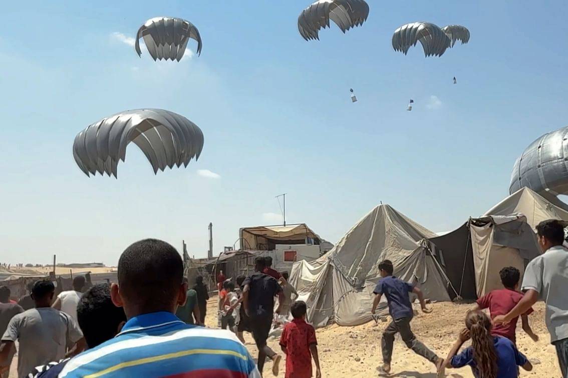 الإمارات تنفذ الإنزال الجوي الـ75 للمساعدات في قطاع غزة