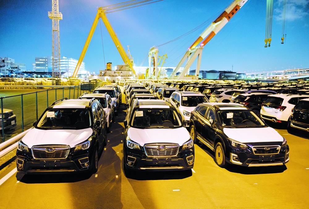 خلال عمليات شحن سيارات سوبارو كورب للولايات المتحدة الأمريكية في ميناء يوكوهاما باليابان (بلومبيرج)