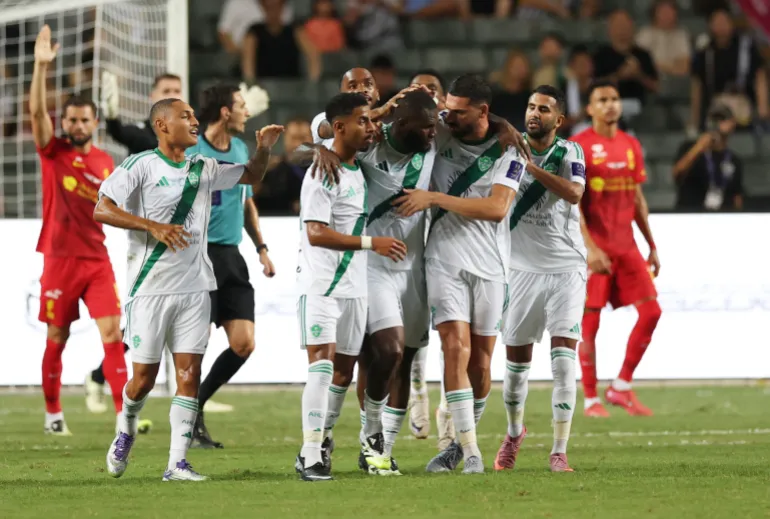 السوبر السعودي.. الأهلي يكتسح القادسية ويضرب موعداً مع النصر في النهائي