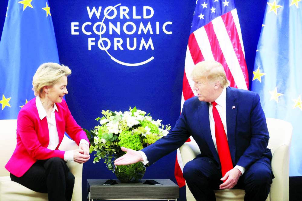 دونالد ترامب وأورسولا فون دير لاين في دافوس، سويسرا  (رويترز - أرشيفية)