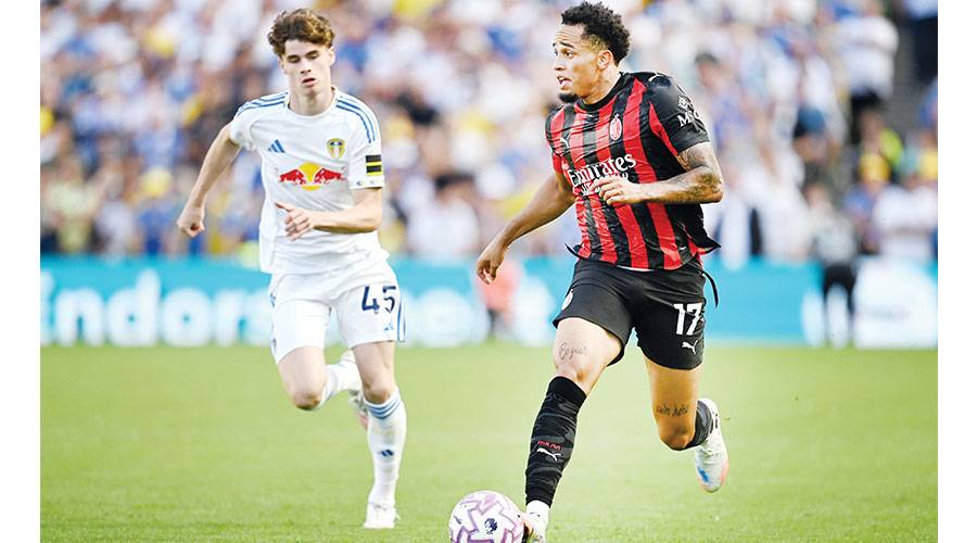 أوكافور خلال مباراة له بقميص ميلان