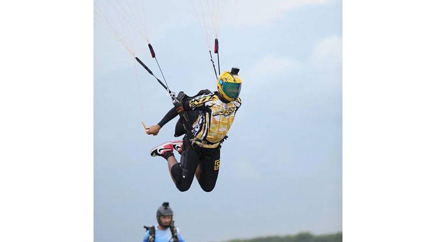 الإمارات تفوز بذهبية بطولة «أياسا» للقفز بالمظلات