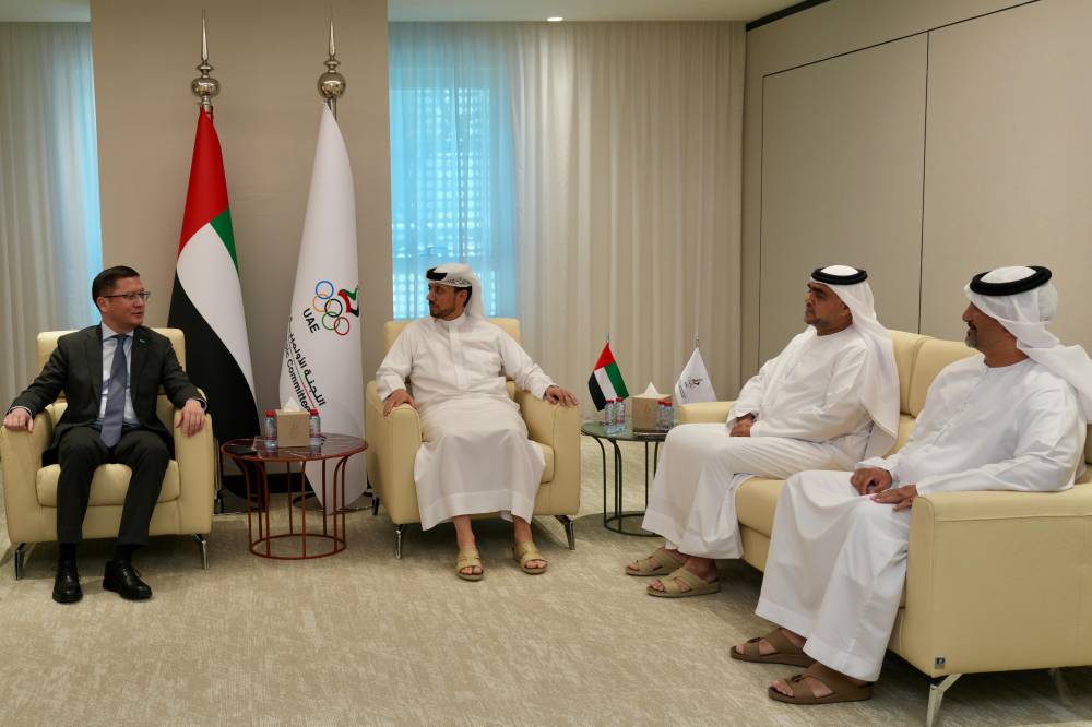قيس الظالعي ومحمد بن درويش  وأحمد الطيب خلال استقبال جومابيك