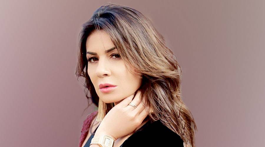 «أزمة ثقة» لنجلاء بدر