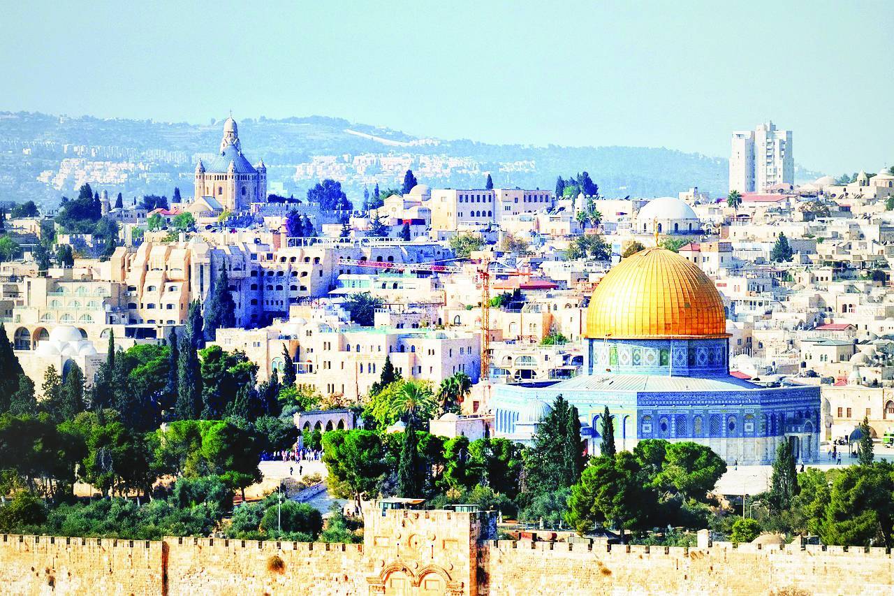 45 ألف فلسطيني يؤدون الصلاة في الأقصى وسط تضييق أمني