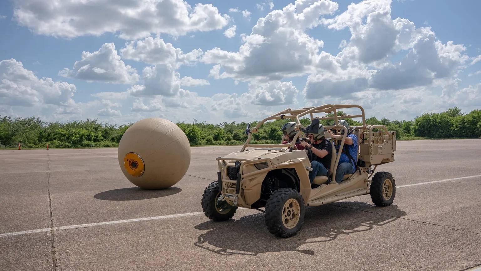 الباحثون يختبرون سرعة الروبوت