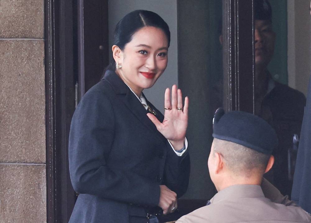 المحكمة الدستورية في تايلاند تقيل رئيسة الوزراء وحكومتها