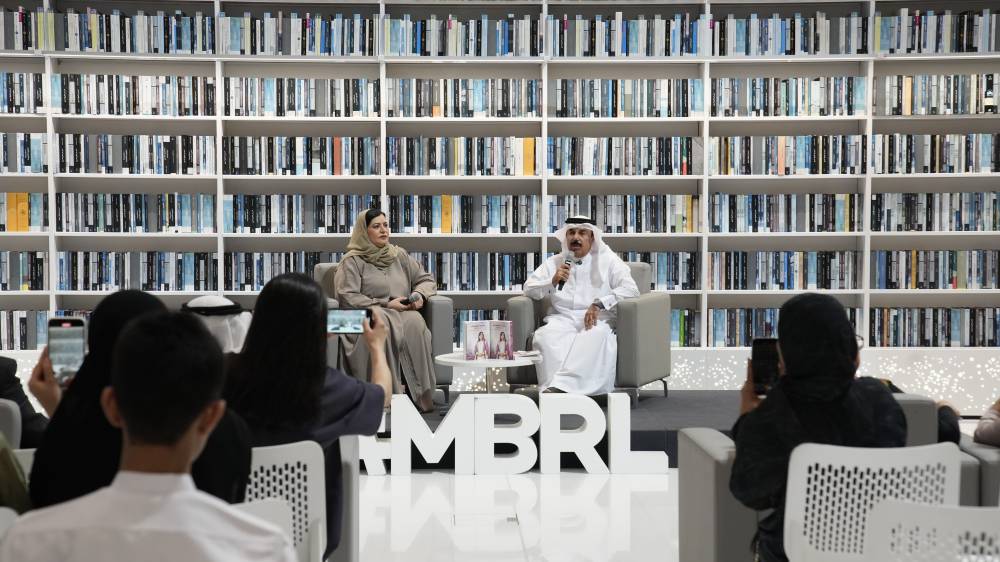 مكتبة محمد بن راشد تروي مسيرة أم الإعلام الإماراتي