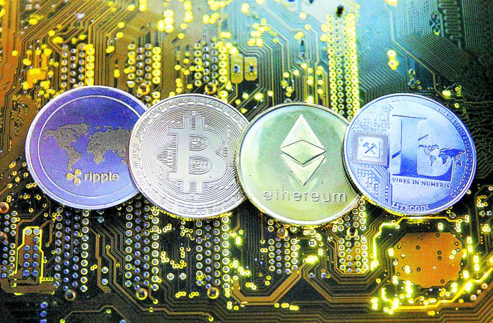 البيتكوين دون 108 آلاف دولار و«الإيثر» تترنح حول 4400
