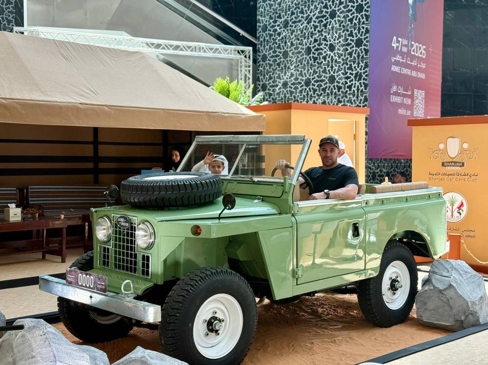 جناح نادي الشارقة للسيارات القديمة يجذب الزوار بتجربة تفاعلية
