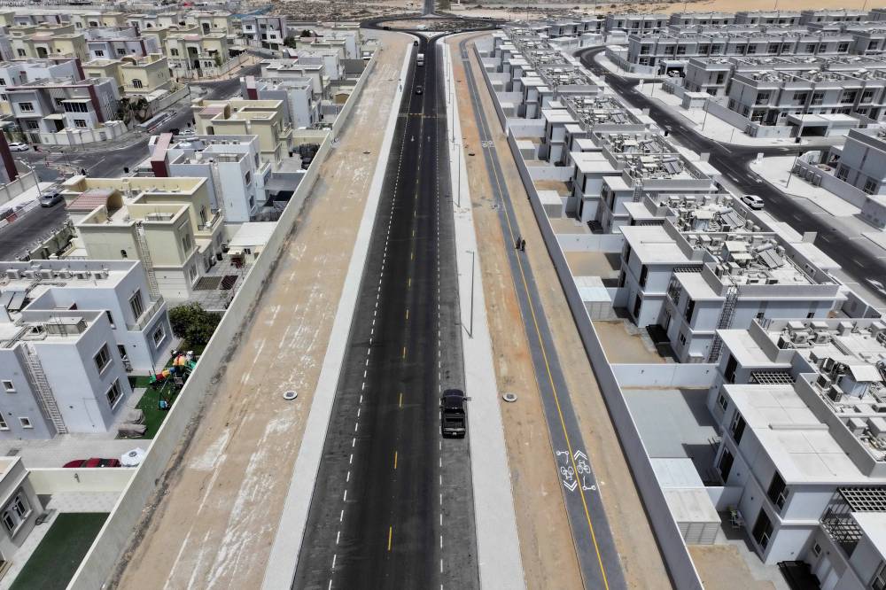 «طرق دبي» تنجز وتنفذ طرق داخلية في 8 مناطق سكنية وصناعية