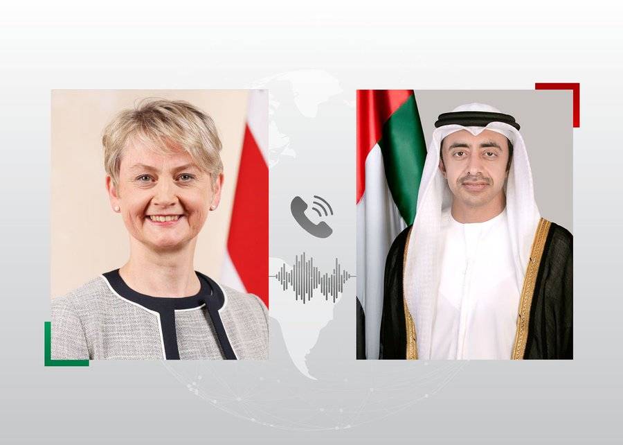 عبدالله بن زايد يهنئ هاتفياً وزيرة خارجية بريطانيا ويبحثان العلاقات