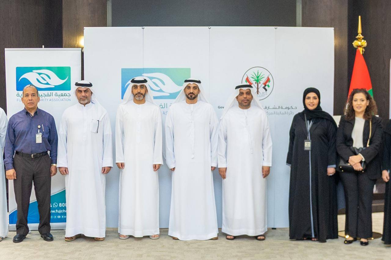 تعاون بين «مالية الشارقة» و«خيرية الفجيرة» 