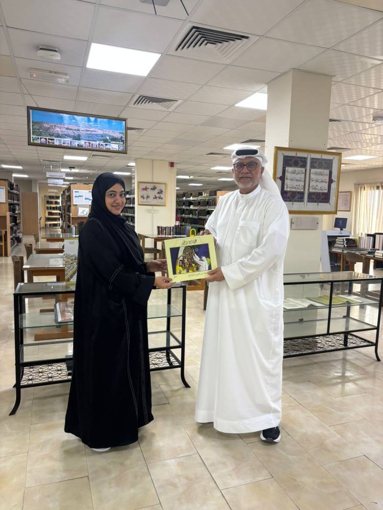 الجوكر يهدي إصدارات رياضية لمكتبة جمعة الماجد