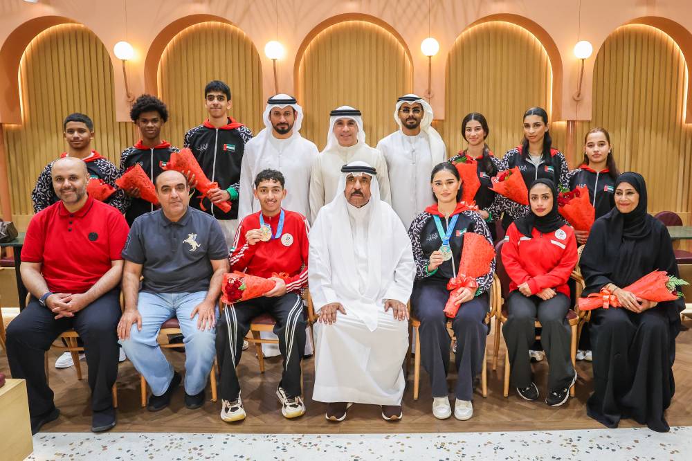 استقبال منتخب الإمارات للكاراتيه بمطار دبي (( محمد شعلان ))