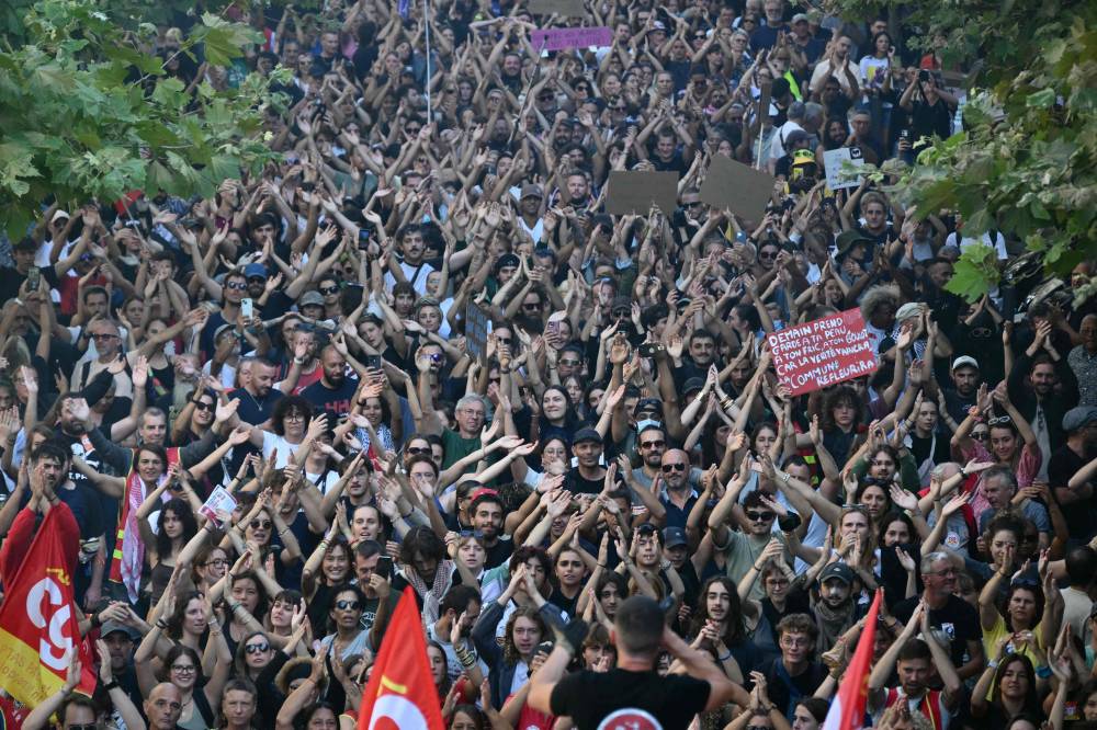 حرب شوارع في فرنسا خلال احتجاجات ضد ميزانية التقشف
