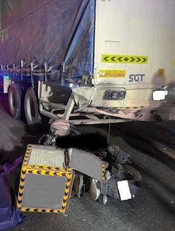 شرطة دبي تحذر من خطورة الوقوف في كتف الطريق