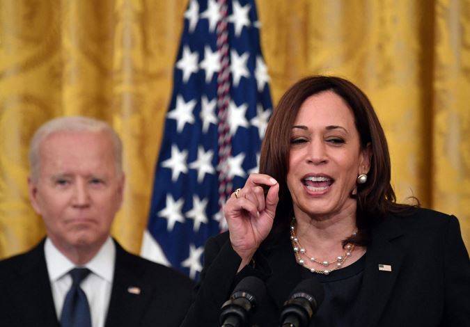 مذكرات «107 أيام».. هاريس تفجر «الصدمات» في وجه بايدن وزوجته