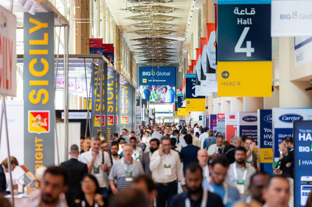 جانب من فعاليات «الخمسة الكبار» في دبي 