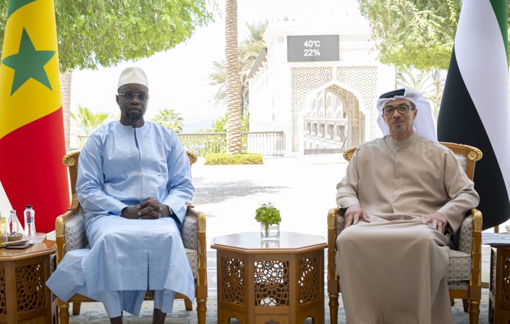 منصور بن زايد يبحث العلاقات مع رئيس وزراء السنغال