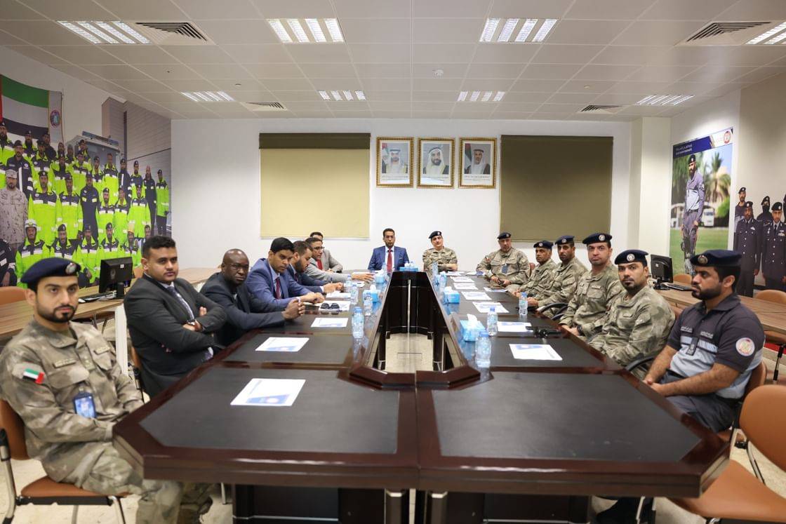 شرطة أبوظبي تُطلع وفد الأمن الموريتاني على ممارساتها التطويرية